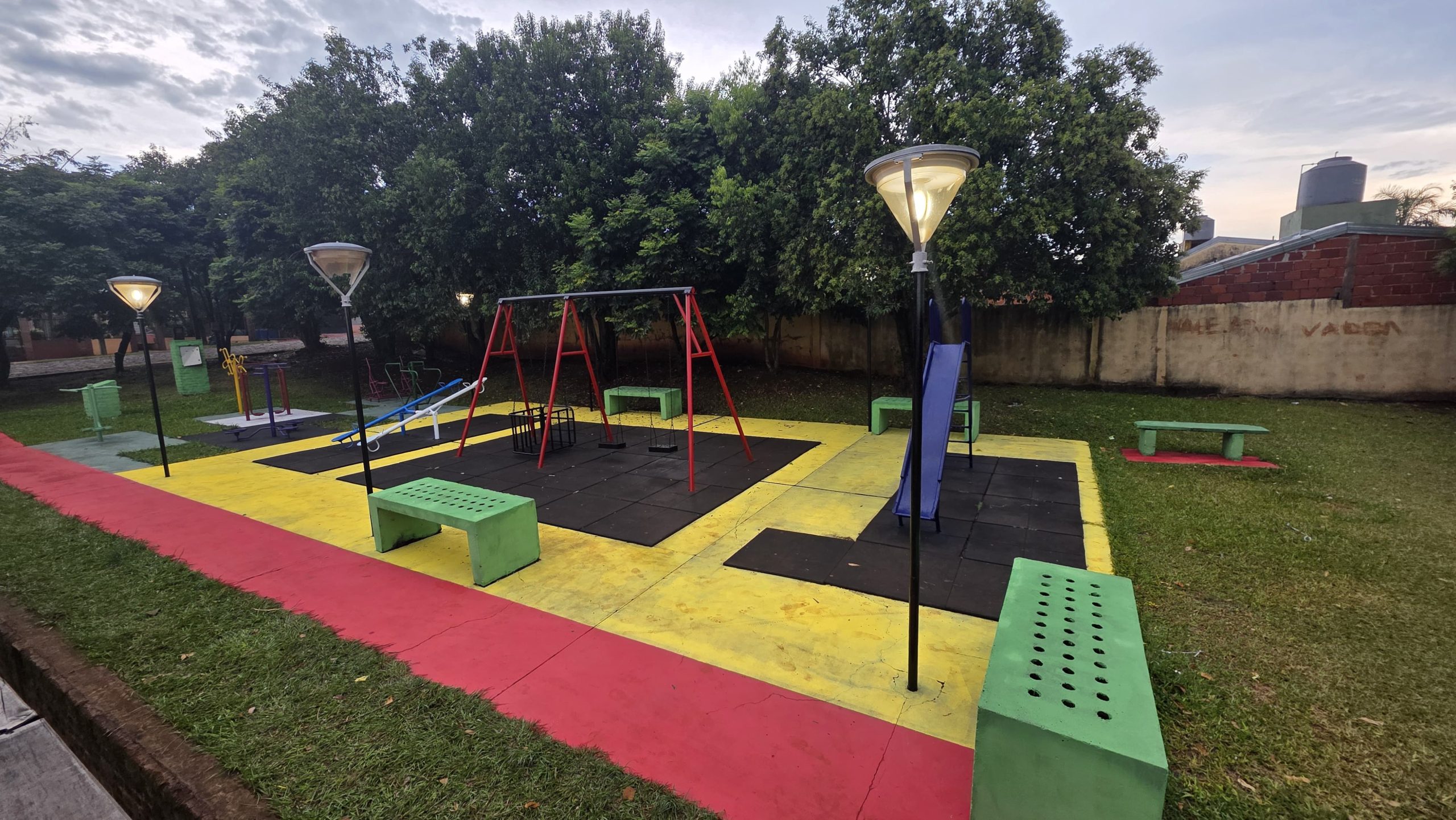 La Municipalidad de Alem puso en valor la plaza del barrio Juan Pablo II