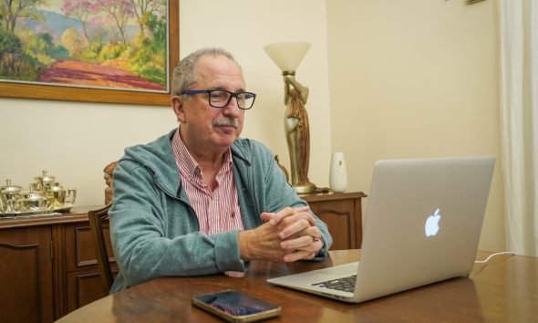 El gobernador Passalacqua se congeló el sueldo hasta el 31 de diciembre