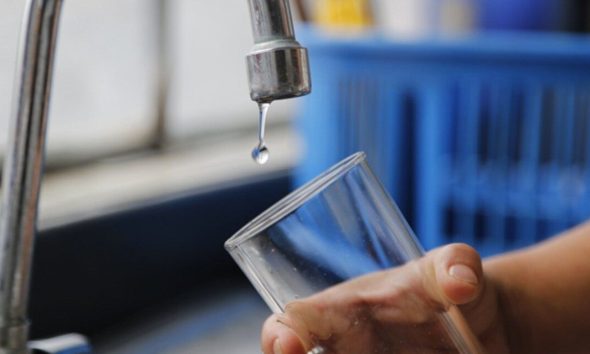 Fuga en acueducto dejó sin agua a barrios de la zona Oeste de Posadas