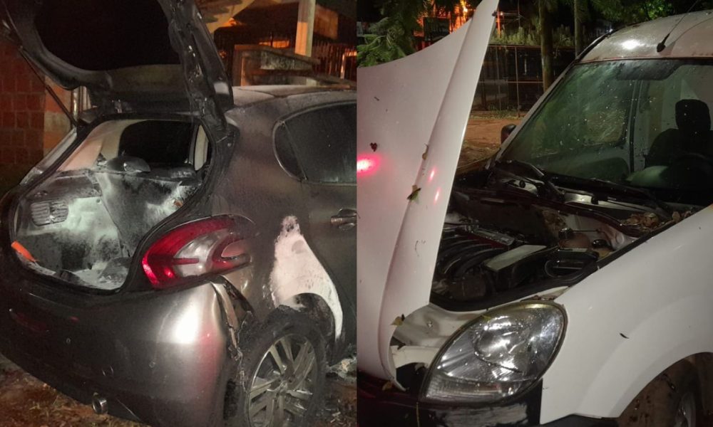 Dos personas incendiaron autos estacionados y huyeron en moto en Posadas