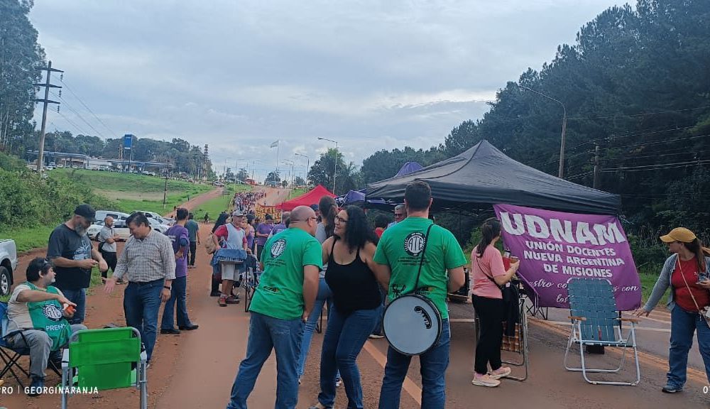 Docentes de asamblea y corte de ruta hasta las 12 en Eldorado
