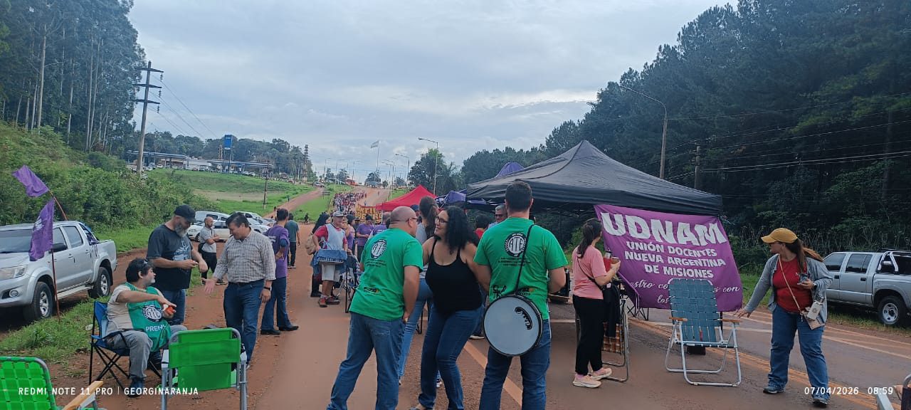 Docentes de asamblea y corte de ruta hasta las 12 en Eldorado