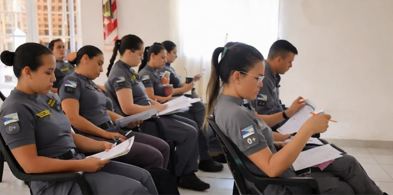 policías becas estudio