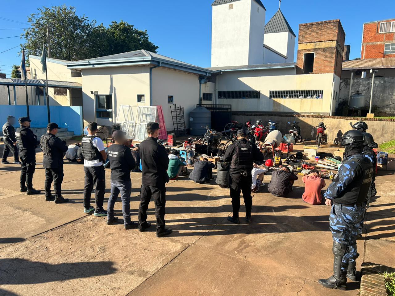 Detienen a 15 personas por robos y venta ilegal tras 8 allanamientos en Posadas