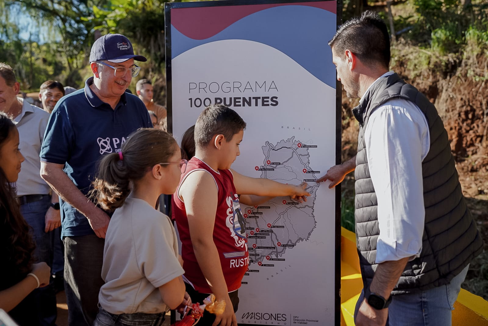 El gobernador inauguró un puente clave en Irigoyen: “Es una obra enorme”