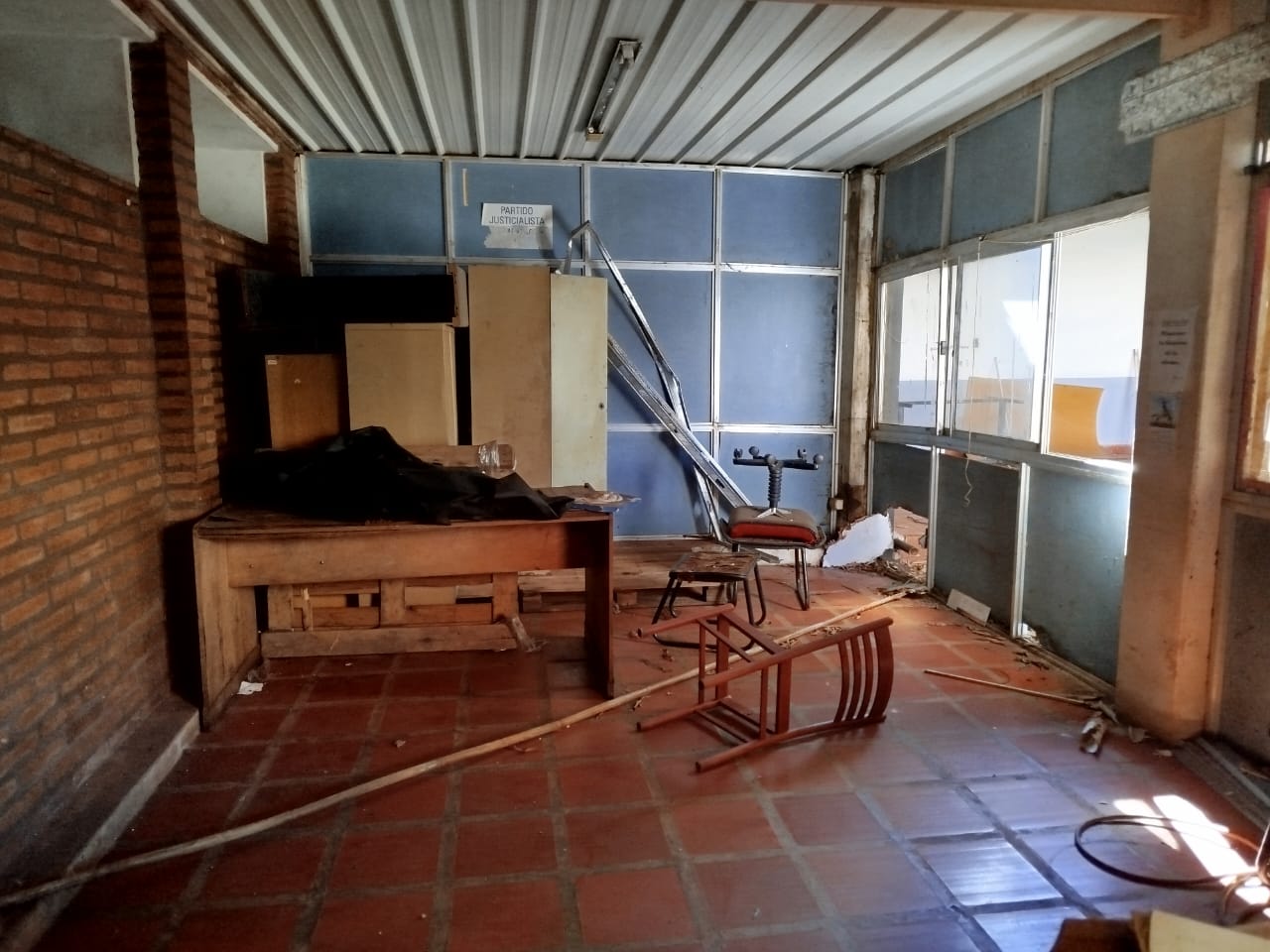 Destrozos, bustos desaparecidos y mugre: así fue recuperada la sede del PJ Misiones imagen-13