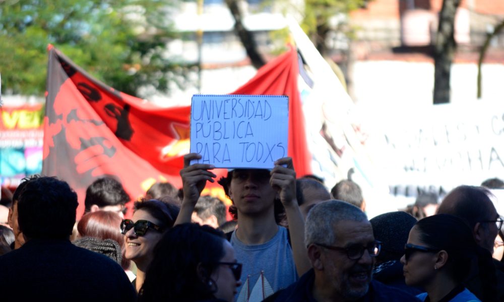 La Marcha Universitaria colmó Posadas en defensa de la educación pública imagen-6