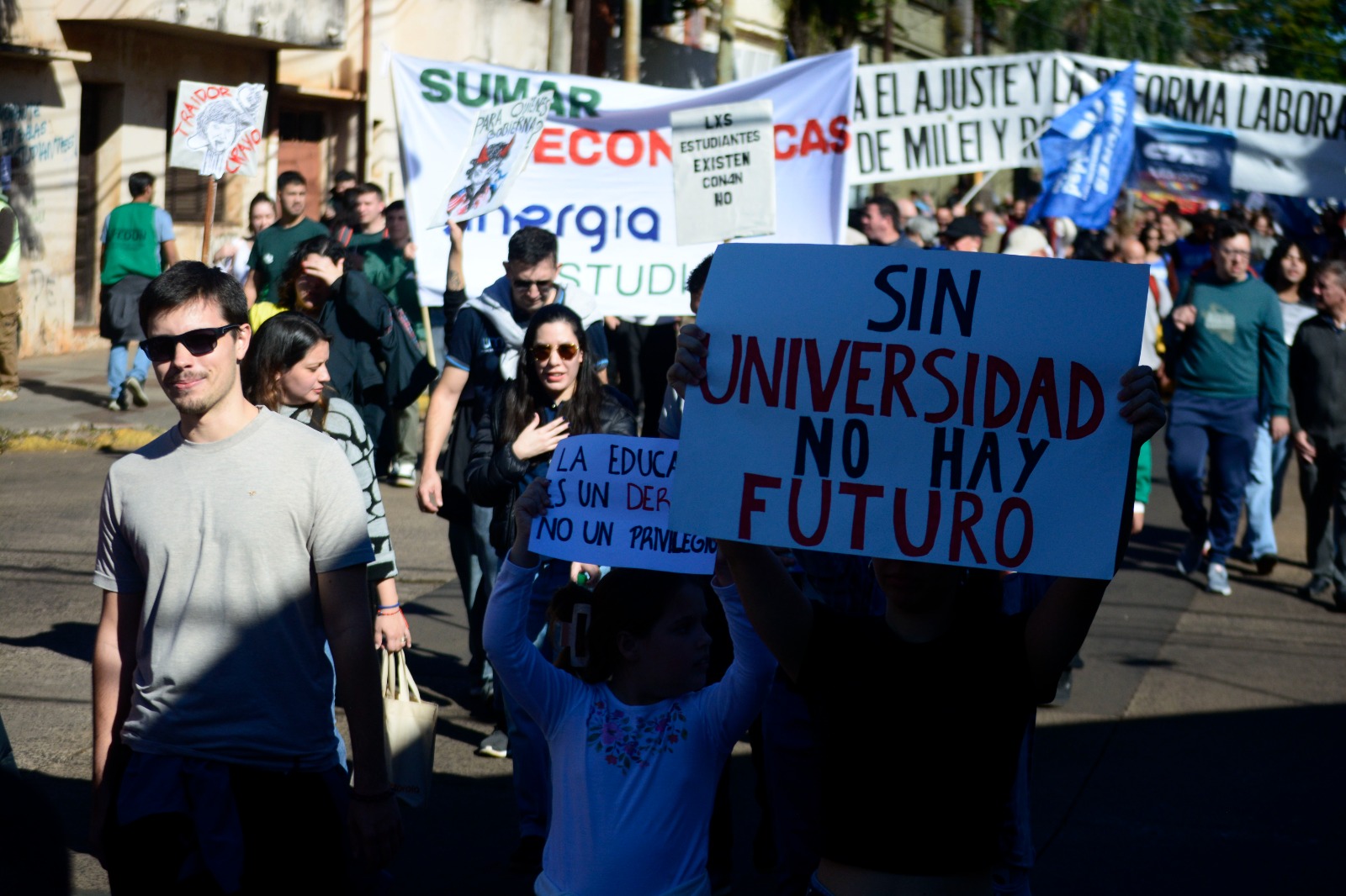 La Marcha Universitaria colmó Posadas en defensa de la educación pública imagen-12