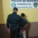 Amenazó con matar a martillazos a su novia, mordió a un policía y fue preso