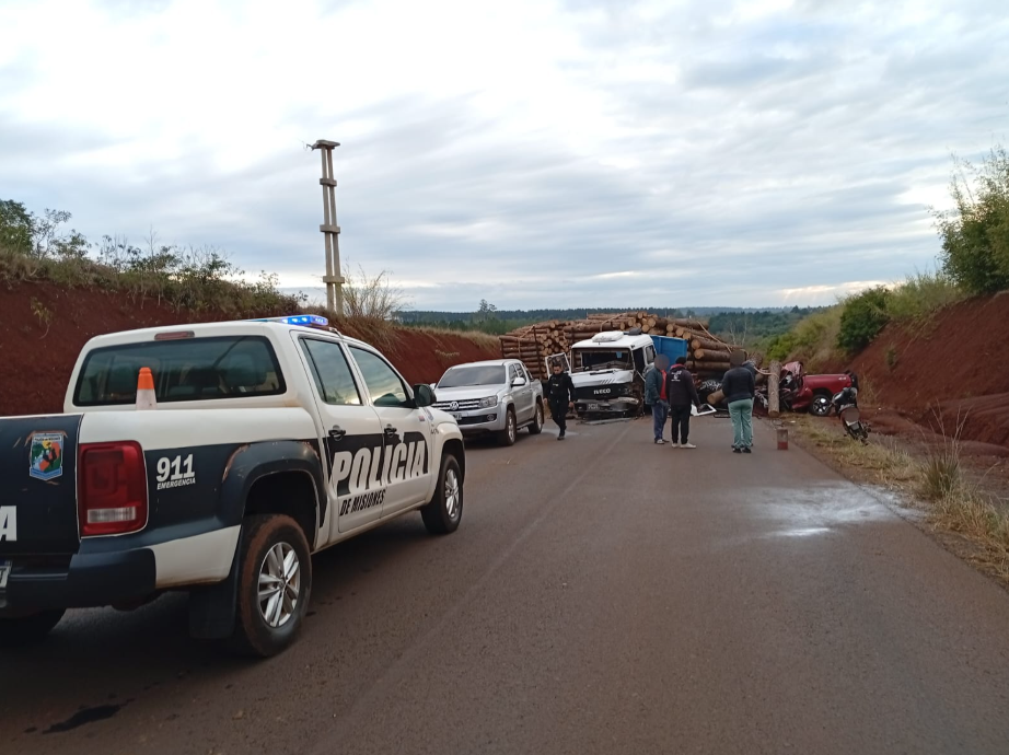 Agredió a su ex, robó una camioneta y causó una tragedia en la ruta: 3 muertos imagen-8