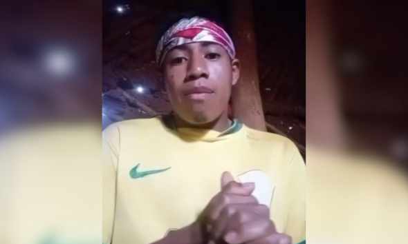 Es mbya, trabaja en la tarefa, quiere ser guía y pide ayuda para viaje de estudio