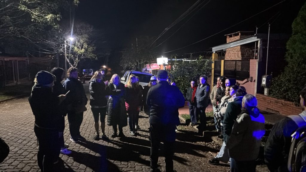 Pitbulls sueltos en barrio Ingar: un perro muerto y vecinos amenazados