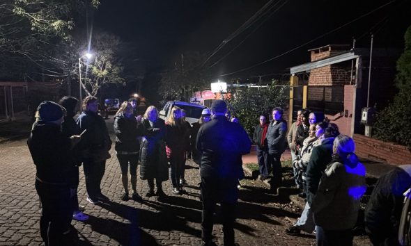 Pitbulls sueltos en barrio Ingar: un perro muerto y vecinos amenazados