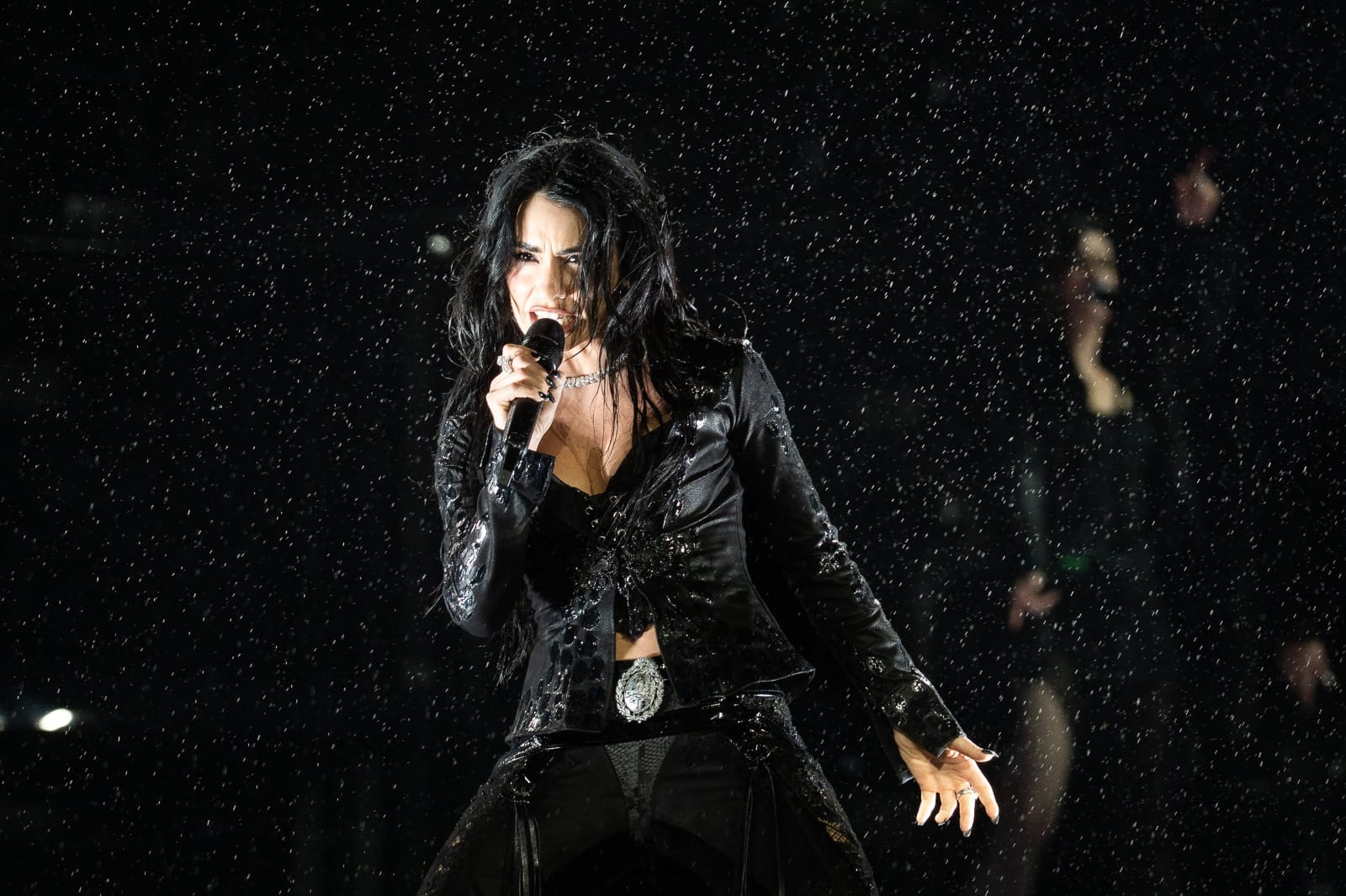 Posadeña Fifí actuó con Lali en el concierto que ofreció en el Monumental imagen-12