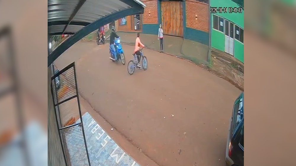 niño bici moto