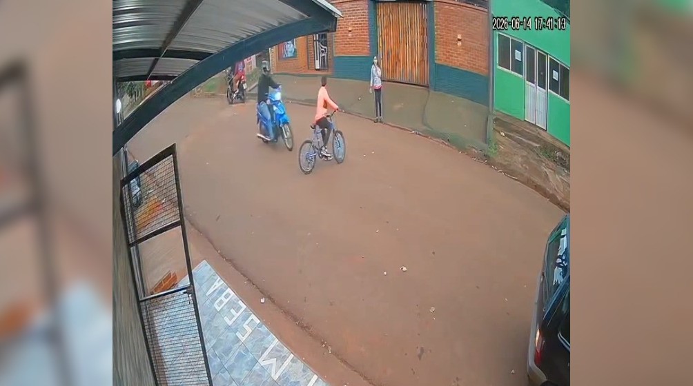 niño bici moto