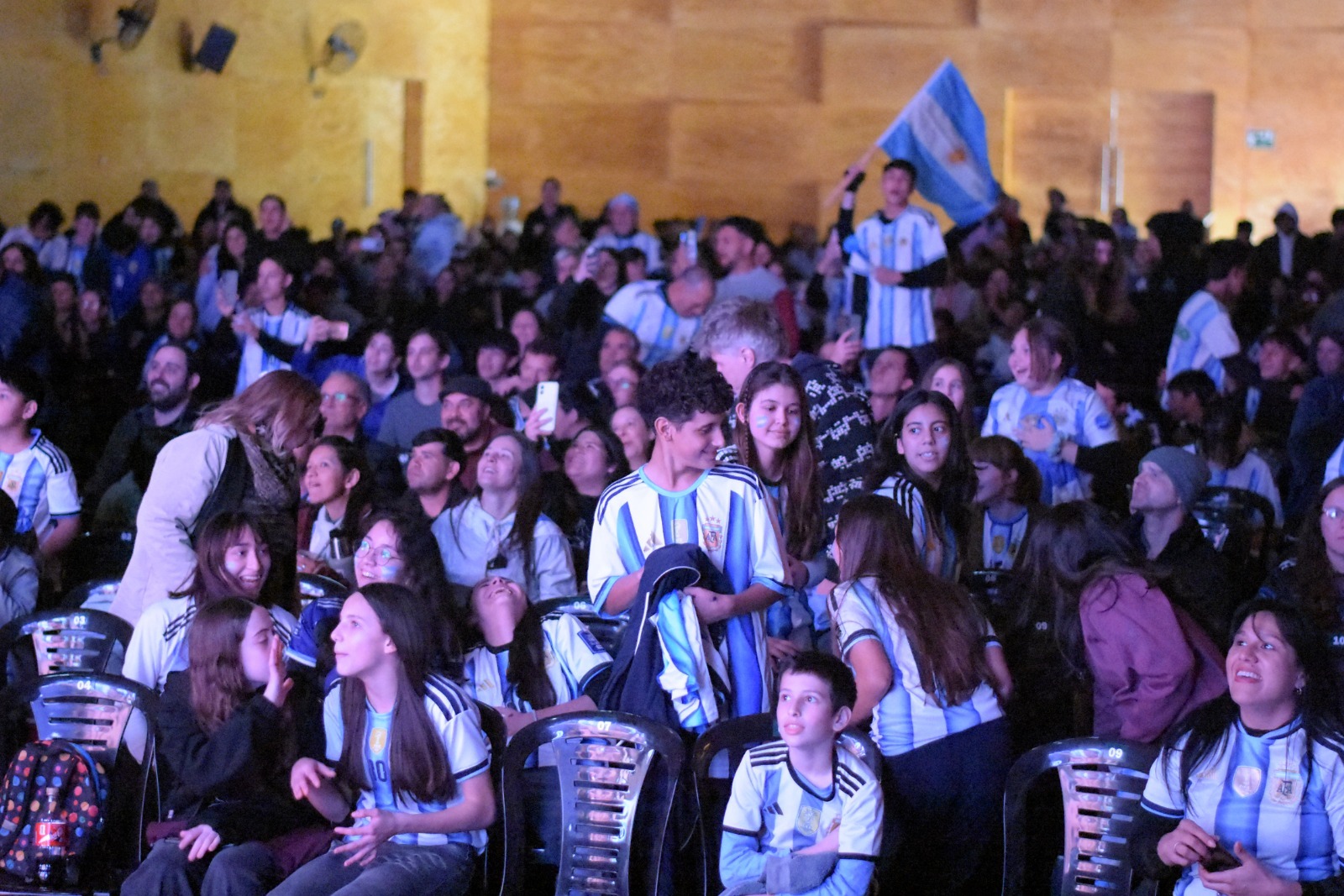El Cine Teatro de Alem abre nuevamente para alentar a la Selección