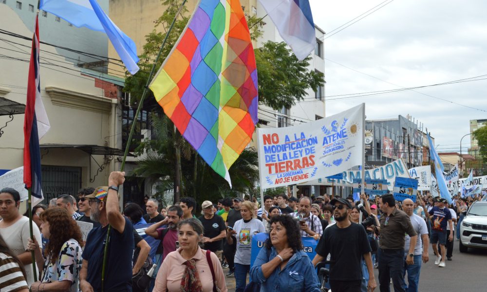 Marcha contra la Ley de Tierras en Posadas: “Basta de miseria y entrega” imagen-6