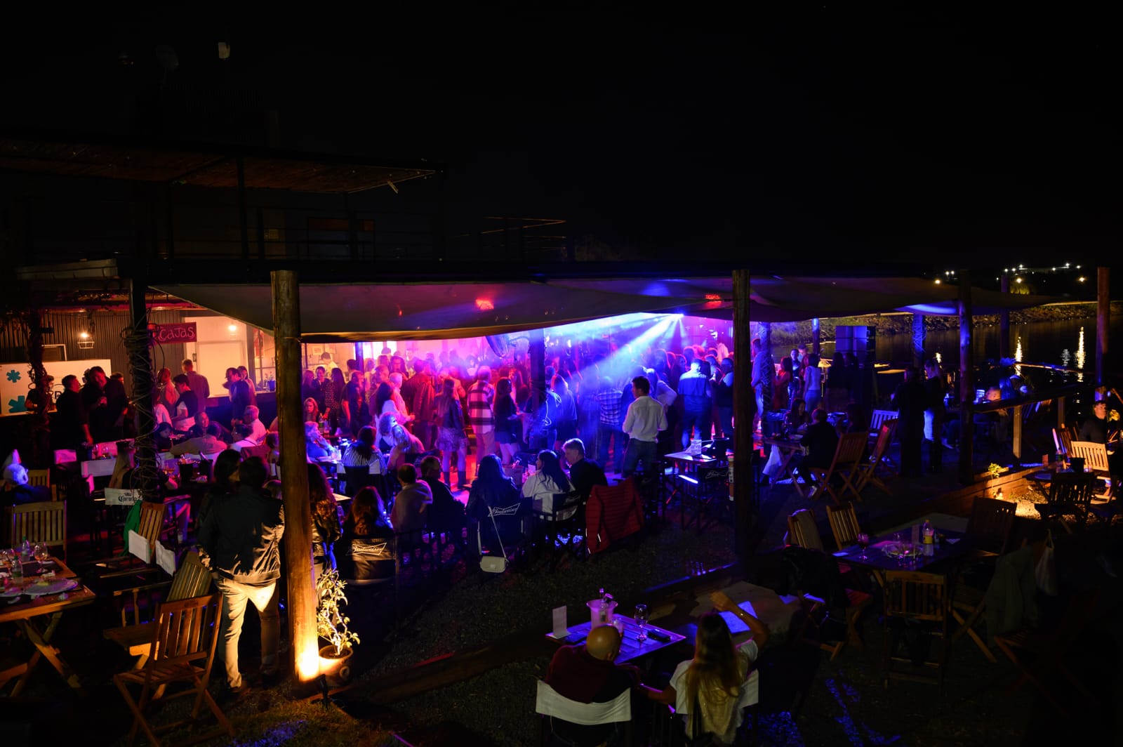 La música retro con vinilos vuelve con la Fiesta Disco Río en El Pontón imagen-10