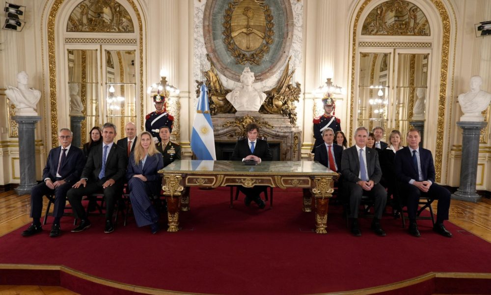 Milei anunció más sanciones a empresas inglesas y pidió “unidad” por Malvinas 7 Milei anunció más sanciones a empresas inglesas y pidió “unidad” por Malvinas imagen-6